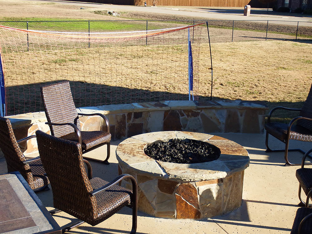 Seat & retaining walls built by RiverMist Pools in North Texas